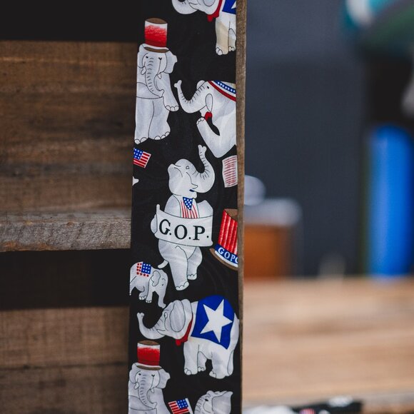 🐘 Men’s Navy Blue Elephant-Themed Necktie – GOP/Political Design 🐘 - Picture 2 of 8